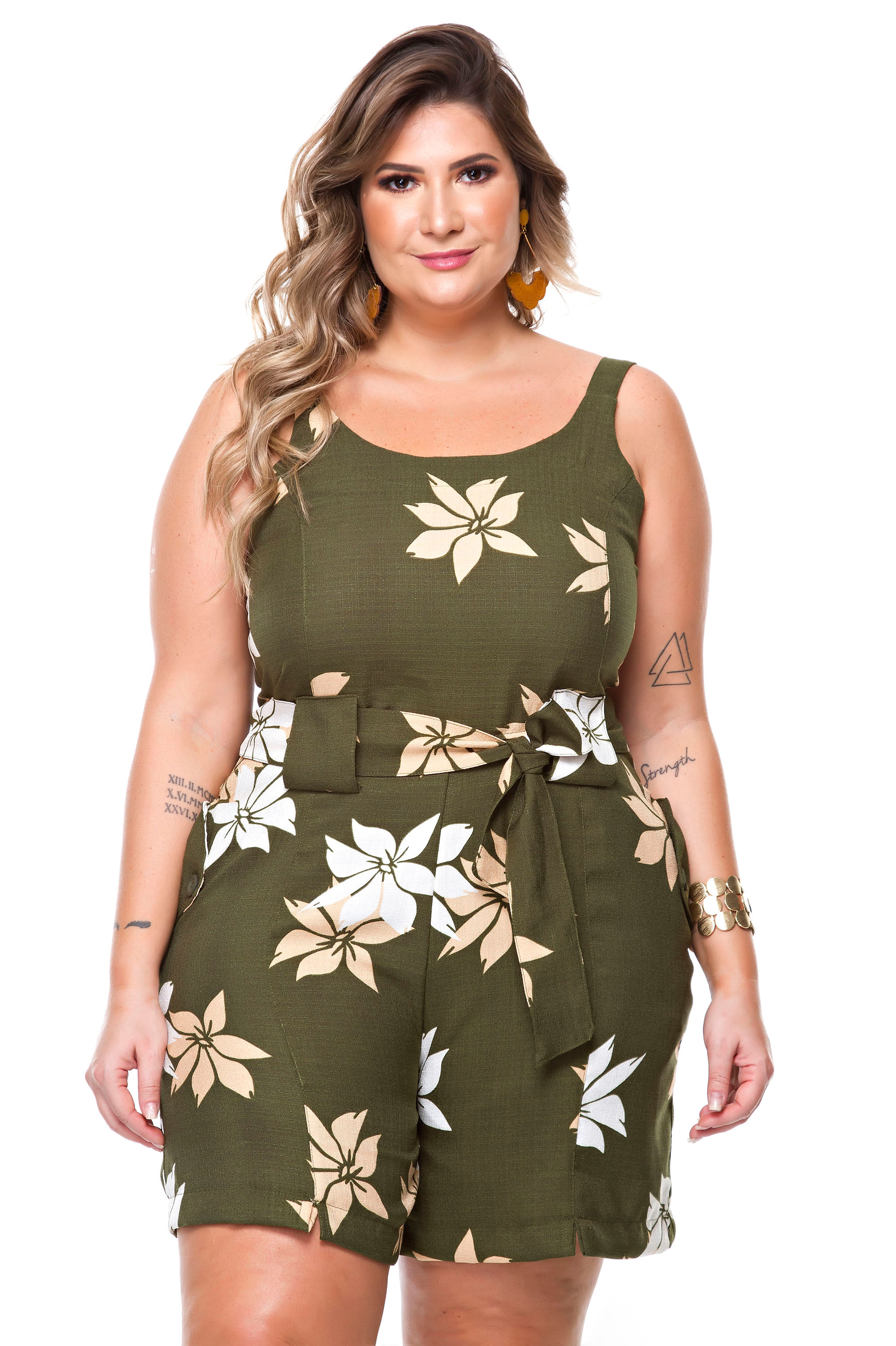macaquinho de linho plus size