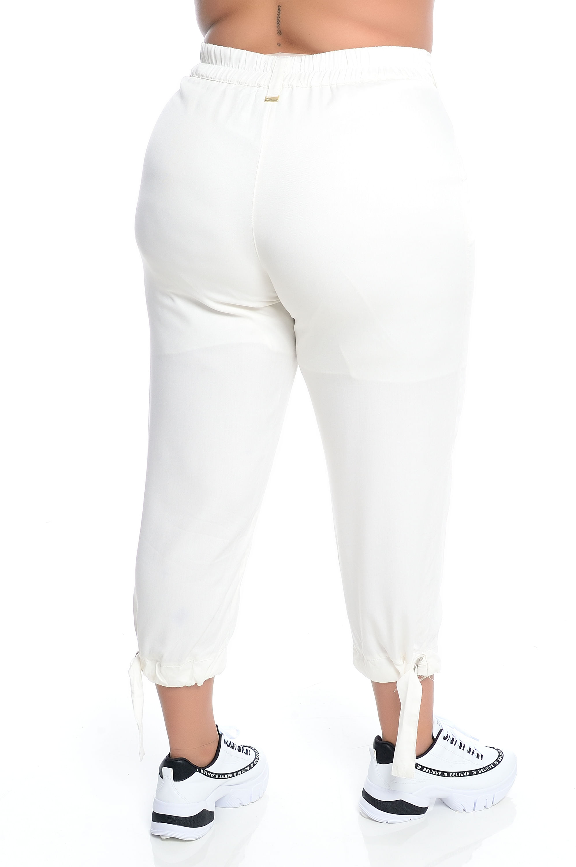 Calça Jogger Branca em Viscose Plus Size - daluzplussize