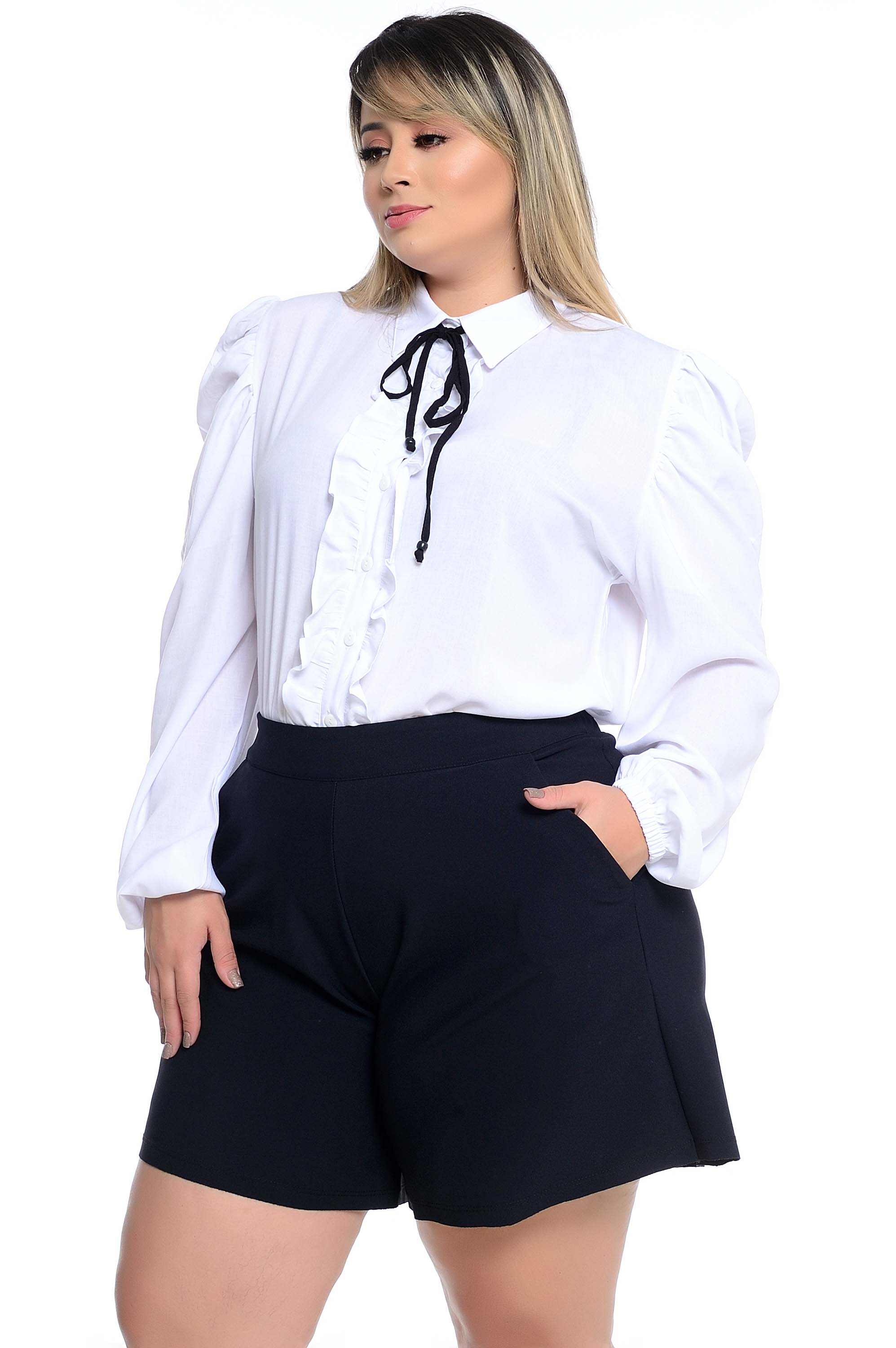 short preto blusa branca