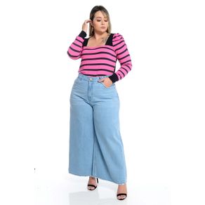 calça jeans pantalona com barra desfiada plus size