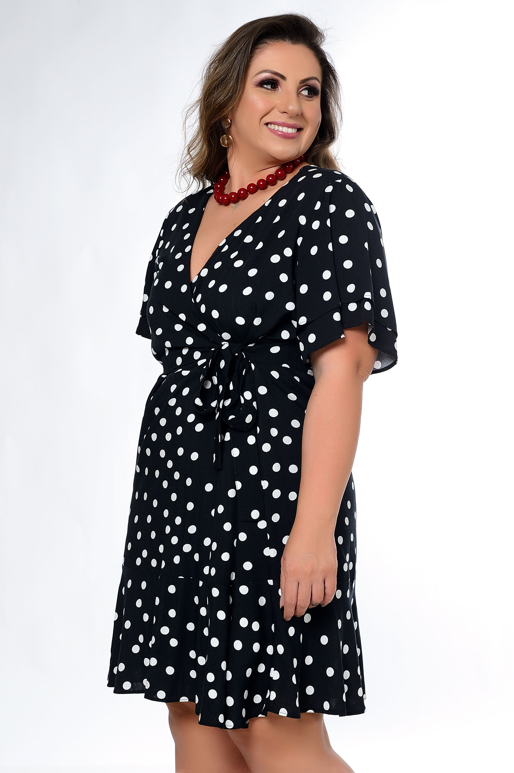 Vestido Preto Manga Curta Decote Transpassado Estampa Em PoÁ Plus Size