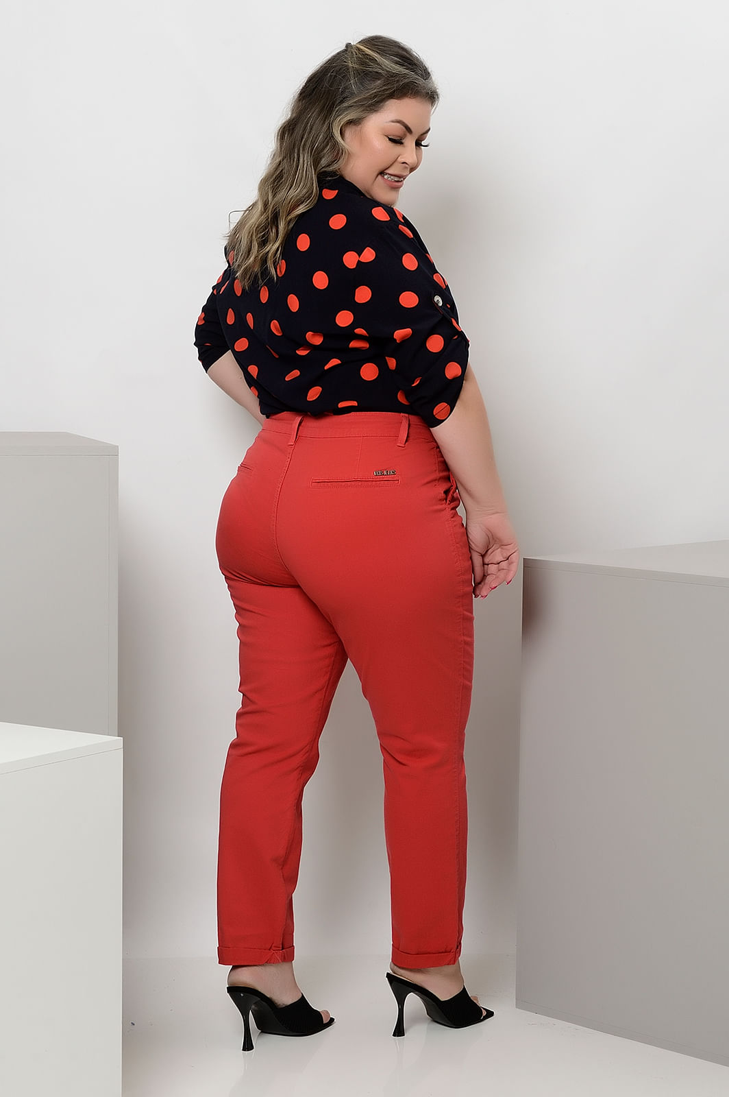 Calça vermelha deals feminina plus size