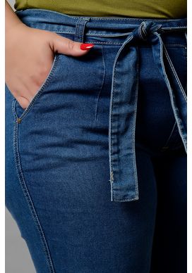 Calca-Jeans-Bootcut-com-Cinto-e-Barra-Desfiada-Plus-Size--1-
