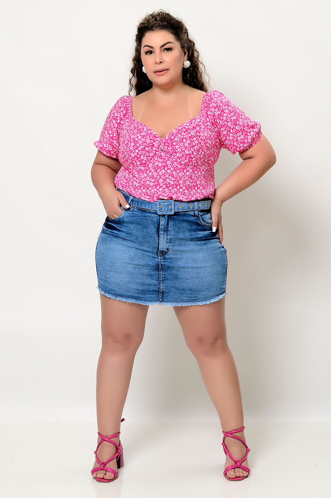 Shorts Saia Sarja Feminino Plus Size c/ Cinto Plus Size