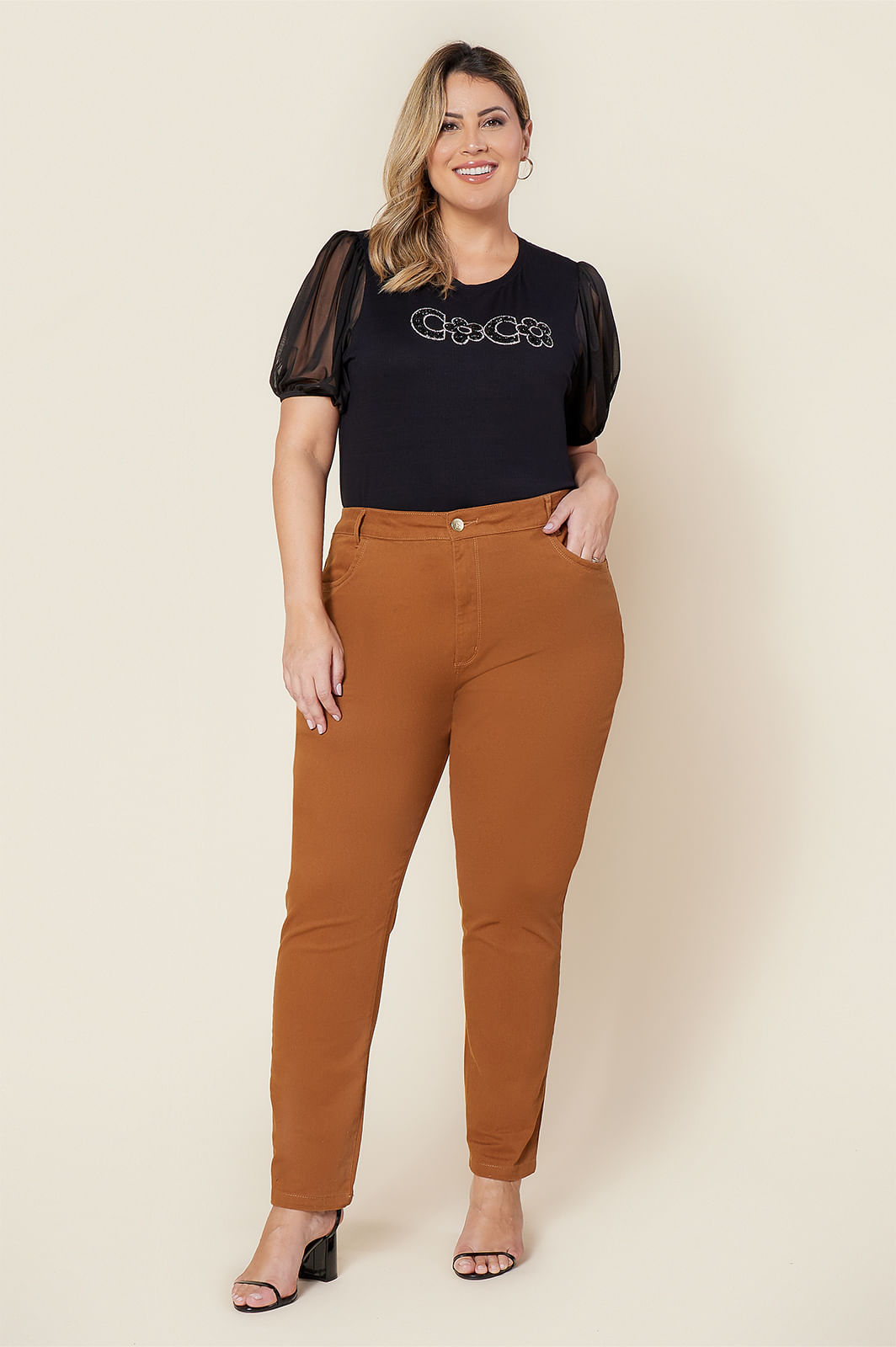 Calça Preta Mom Jeans em Algodão Plus Size - daluzplussize