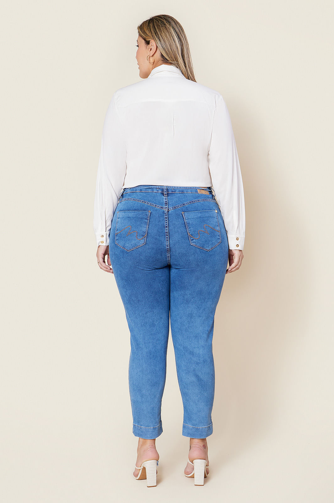 Short jeans com elastano plus size - Camilly Plus Size