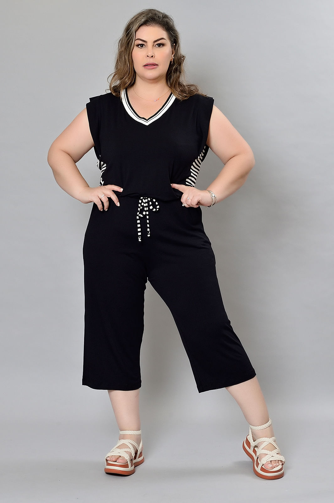 Macacão pantacourt best sale preto plus size